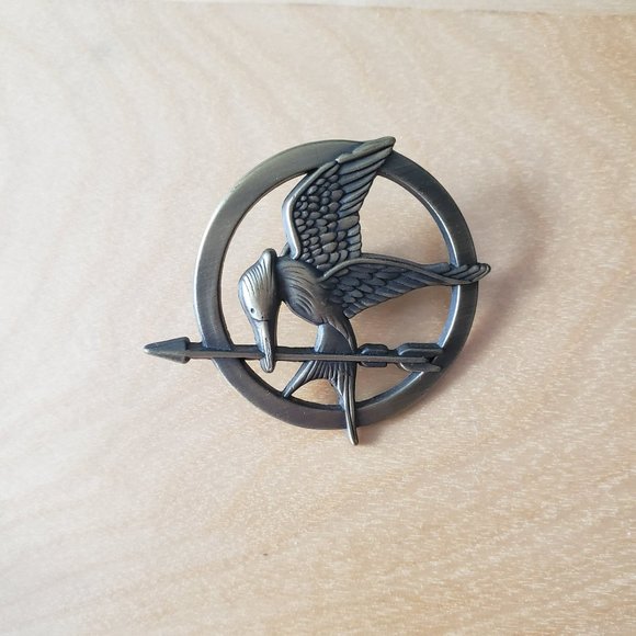 The Hunger Games Movie Mockingjay Prop Rep Pin - Picture 1 of 4
